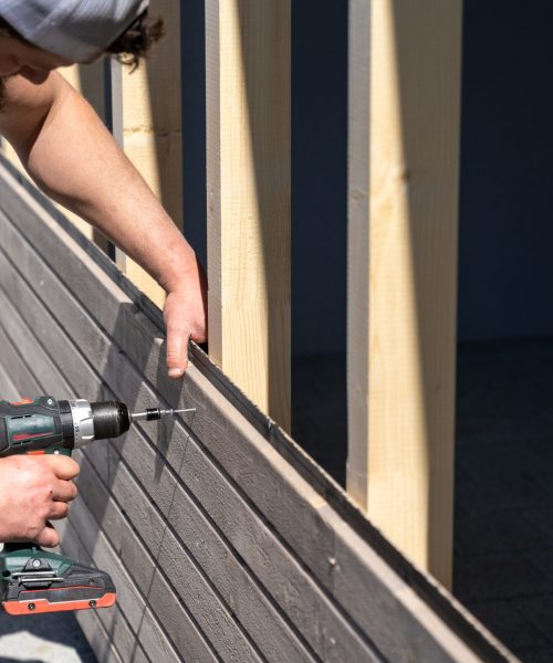 a-tough-construction-worker-applies-wooden-siding-2026-01-11-09-48-50-utc (3)